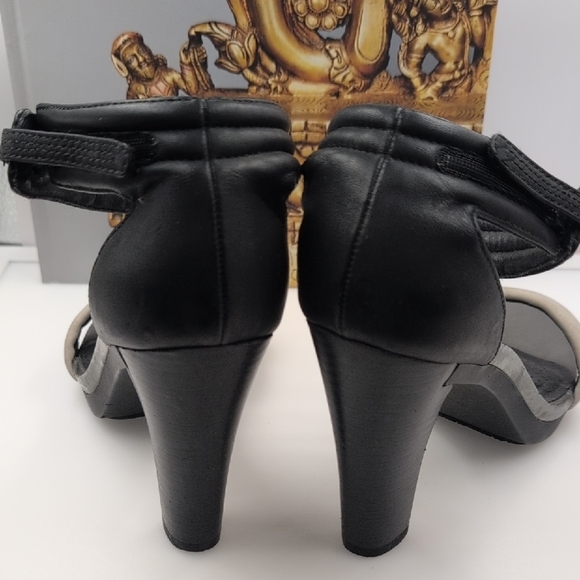 Tsubo Black and Gray Heels with Ankle Strap - Picture 3 of 8
